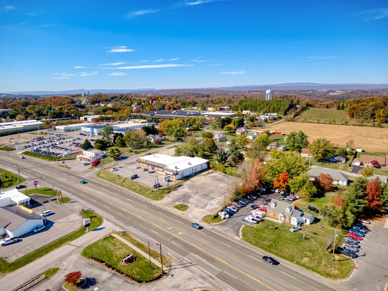 2140 Roanoke St, Christiansburg, VA à vendre - Photo du bâtiment - Image 2 de 23