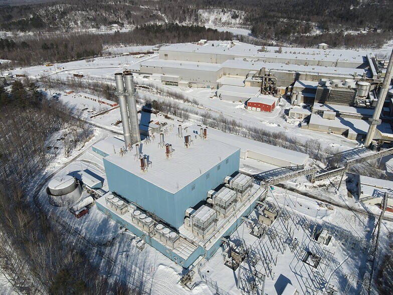 300 Riley Rd, Jay, ME à louer - Photo du bâtiment - Image 3 de 15