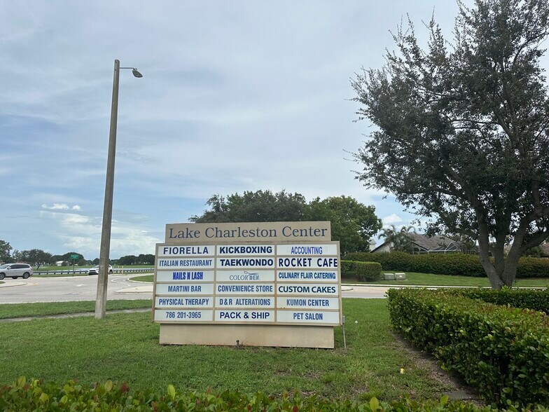 7000 Charleston Shores Blvd, Lake Worth, FL à louer - Photo du bâtiment - Image 3 de 3