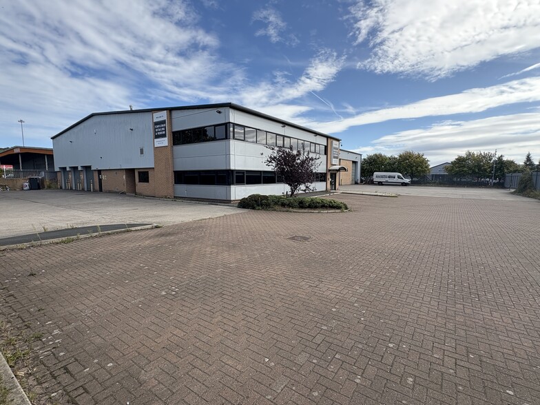 Earlsway, Gateshead for lease - Building Photo - Image 3 of 15