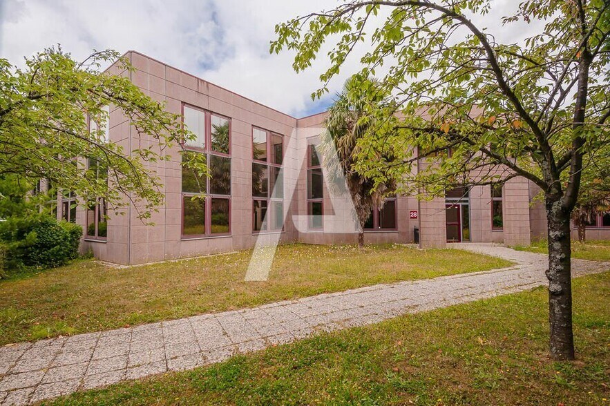 Office in Orsay for lease - Building Photo - Image 2 of 9