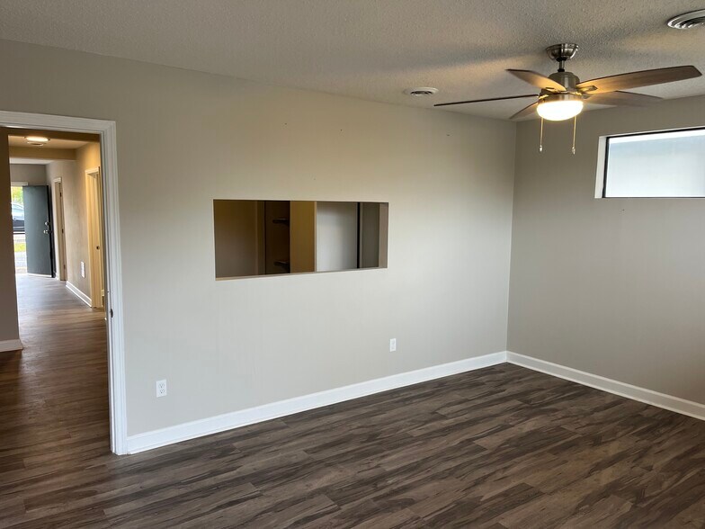 815 E 66th St, Savannah, GA à louer - Photo du bâtiment - Image 3 de 9