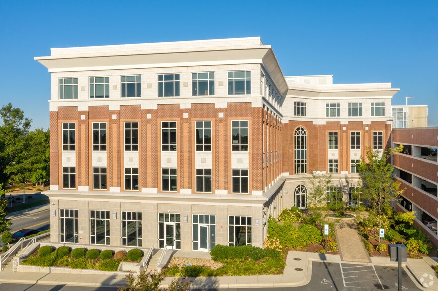 331 E Main St, Rock Hill, SC à louer - Photo du bâtiment - Image 2 de 8