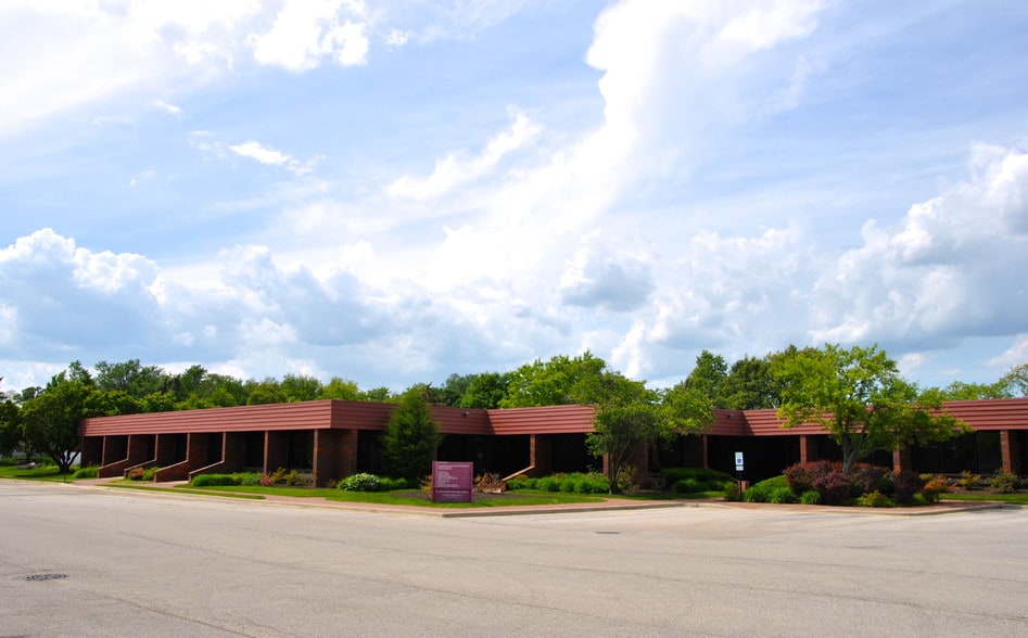 411 E Business Center Dr, Mount Prospect, IL for lease - Building Photo - Image 2 of 24
