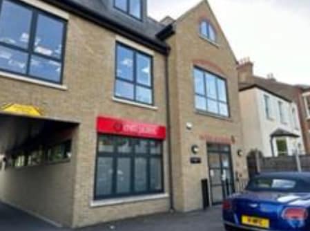 102-104 Queens Rd, Buckhurst Hill for lease - Building Photo - Image 2 of 4