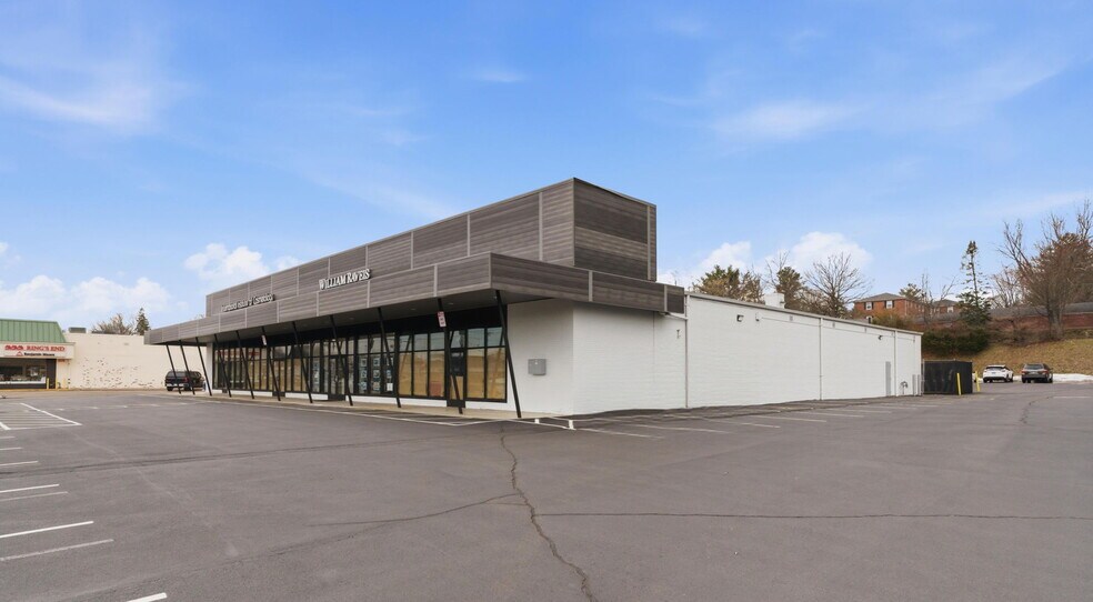 657 Silas Deane Hwy, Wethersfield, CT à louer - Photo du bâtiment - Image 2 de 31