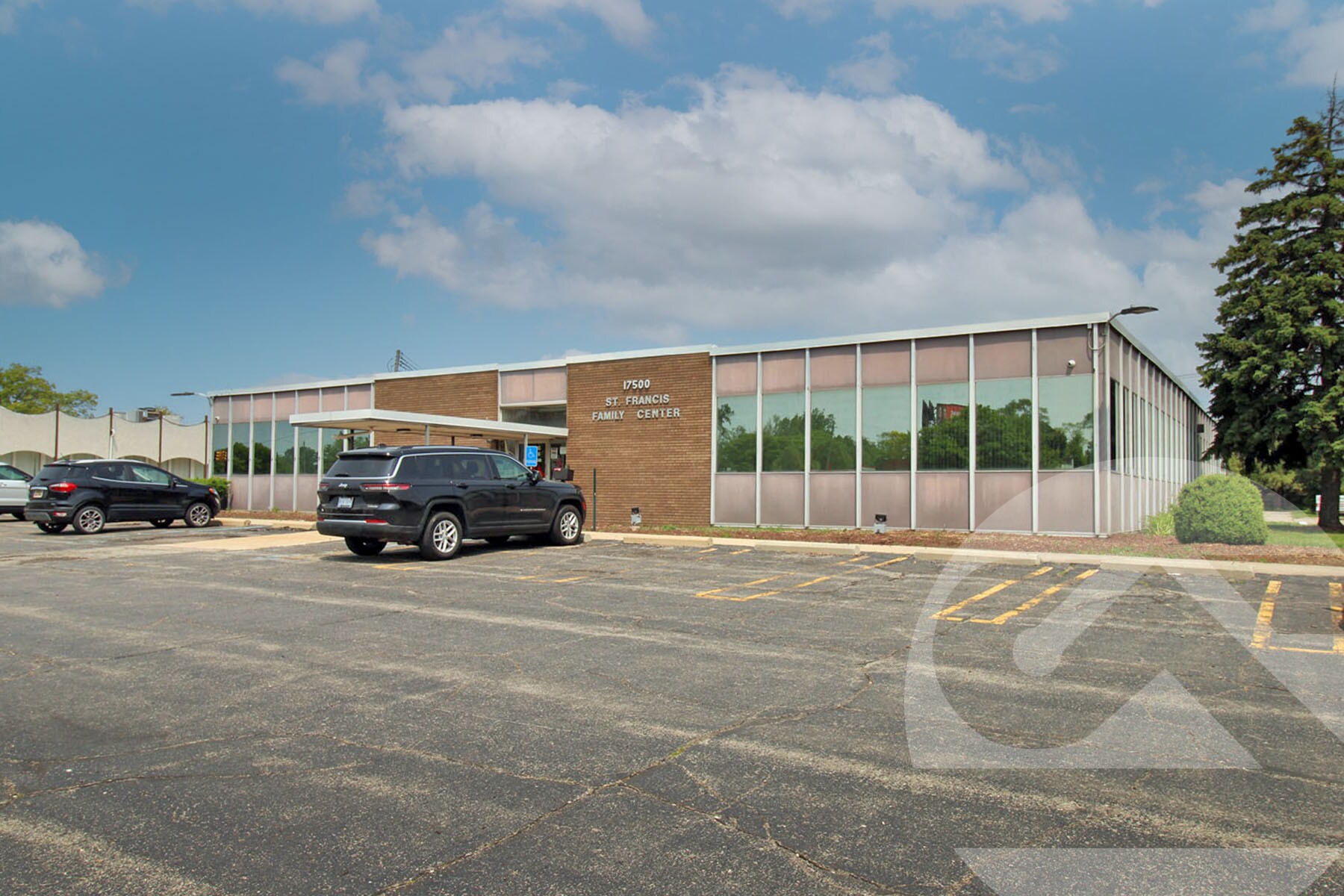 17500 W 8 Mile Rd, Southfield, MI à louer Photo du bâtiment- Image 1 de 2