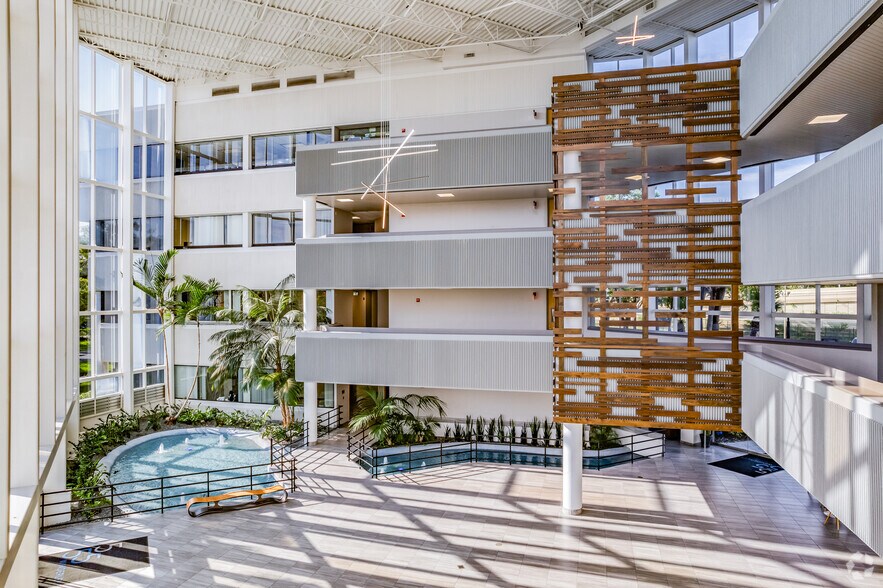 555 Winderley Pl, Maitland, FL à louer - Hall d’entrée - Image 3 de 15