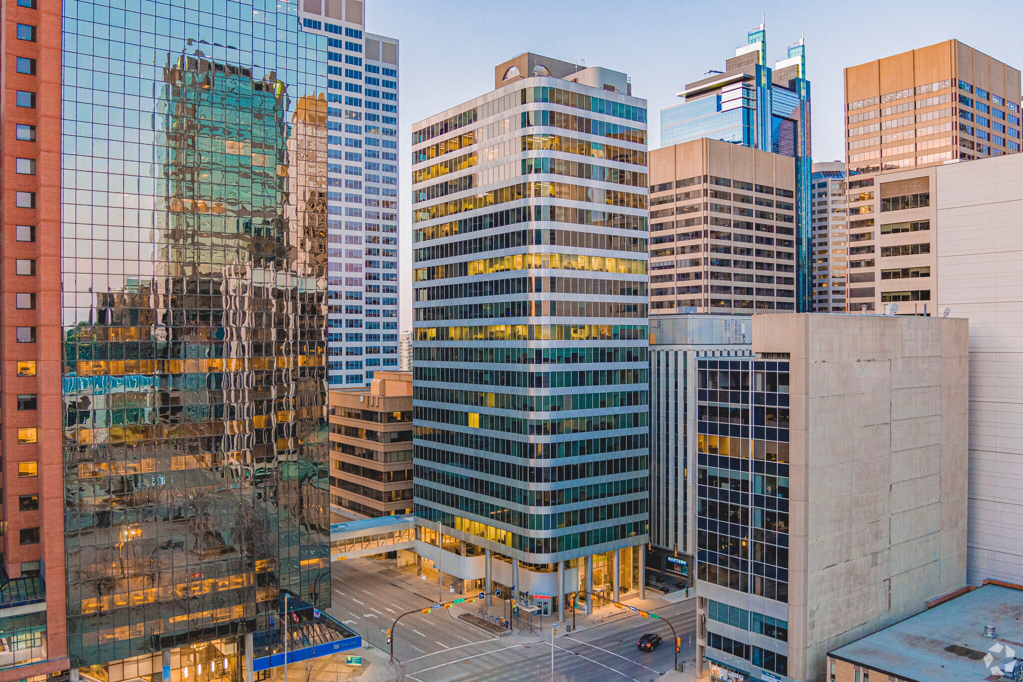 444 5th Ave SW, Calgary, AB à louer Photo du bâtiment- Image 1 de 4