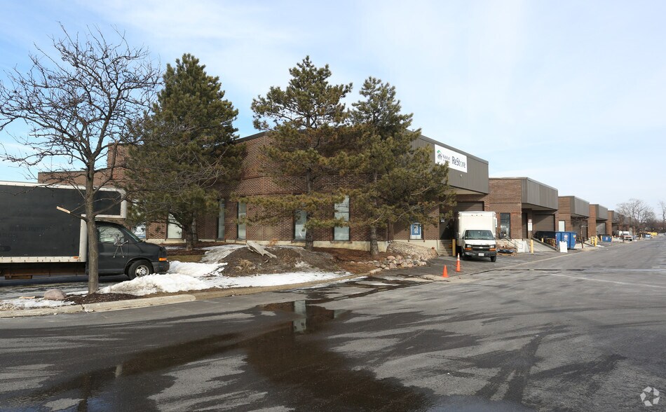 869 S Rohlwing Rd, Addison, IL à louer - Photo du bâtiment - Image 3 de 3