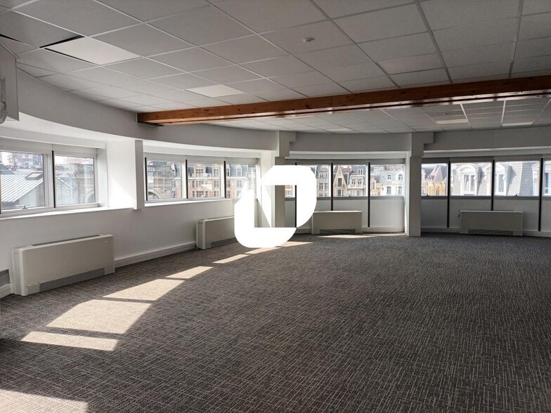 Office in Lille for lease - Interior Photo - Image 2 of 7