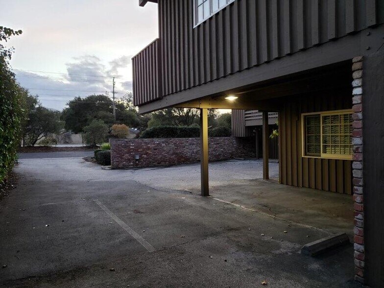 105 Fremont Ave, Los Altos, CA à louer - Photo du bâtiment - Image 3 de 4