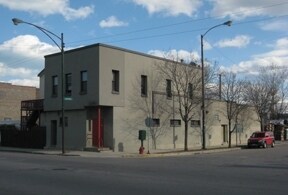 2059 W Grand Ave, Chicago, IL à louer - Photo du bâtiment - Image 2 de 11