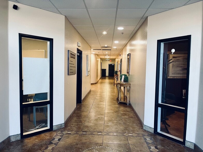 6245 E Brown Rd, Mesa, AZ for sale - Interior Photo - Image 3 of 7