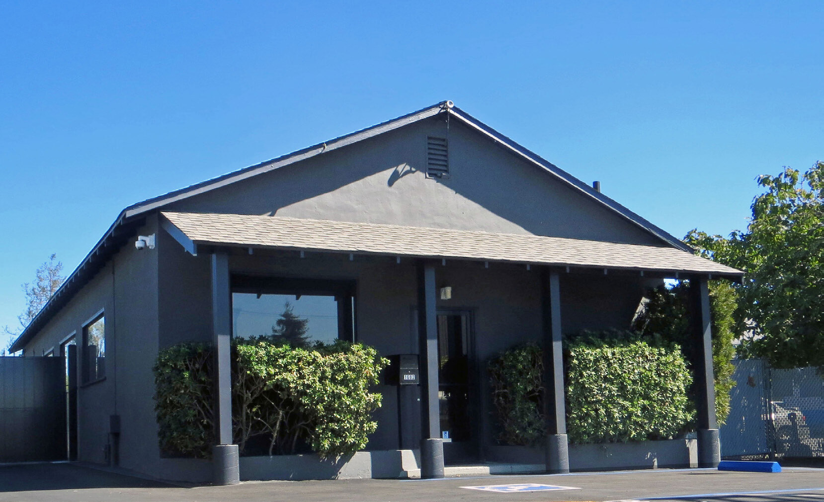 1682-1690 Tacoma Way, Redwood City, CA for lease Building Photo- Image 1 of 7