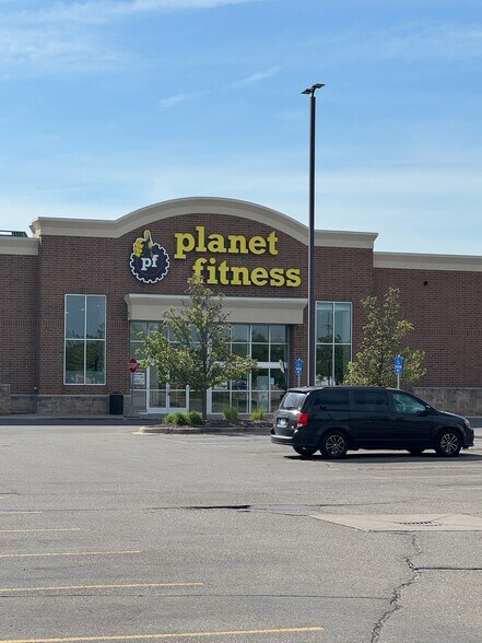50700-50870 Gratiot Ave, Chesterfield, MI for lease - Building Photo - Image 3 of 34
