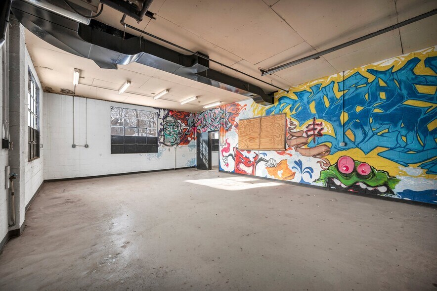 417 S Colony St, Meriden, CT à louer - Photo du bâtiment - Image 3 de 9