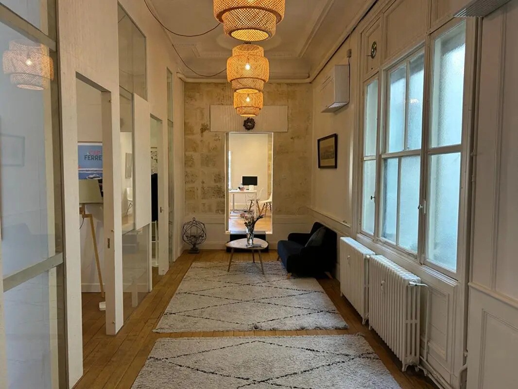 Office in Bordeaux for sale Building Photo- Image 1 of 11