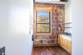 290 9th St N, Saint Petersburg, FL for lease Interior Photo- Image 2 of 33