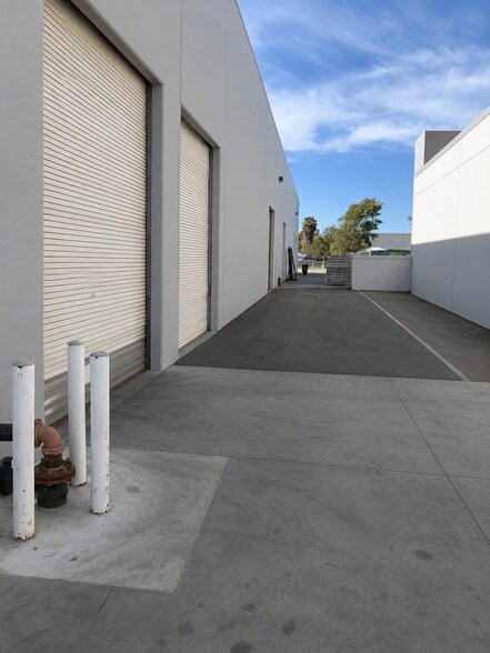 8594 Siempre Viva Rd, San Diego, CA à louer - Photo du bâtiment - Image 2 de 18