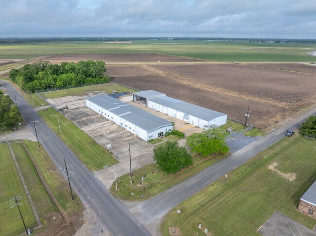 Plus de détails pour 718 Hangar Dr, New Iberia, LA - Industriel à vendre