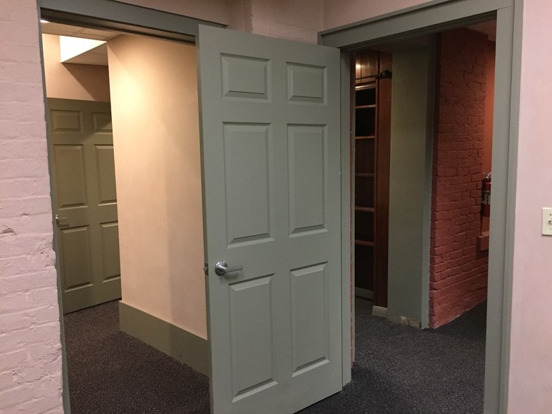 109-111 E Milwaukee St, Jefferson, WI à vendre - Photo intérieure - Image 2 de 17