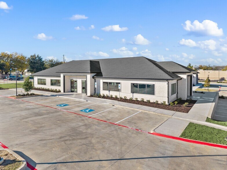 8054 Precinct Line Rd, Colleyville, TX à vendre - Photo du bâtiment - Image 2 de 11
