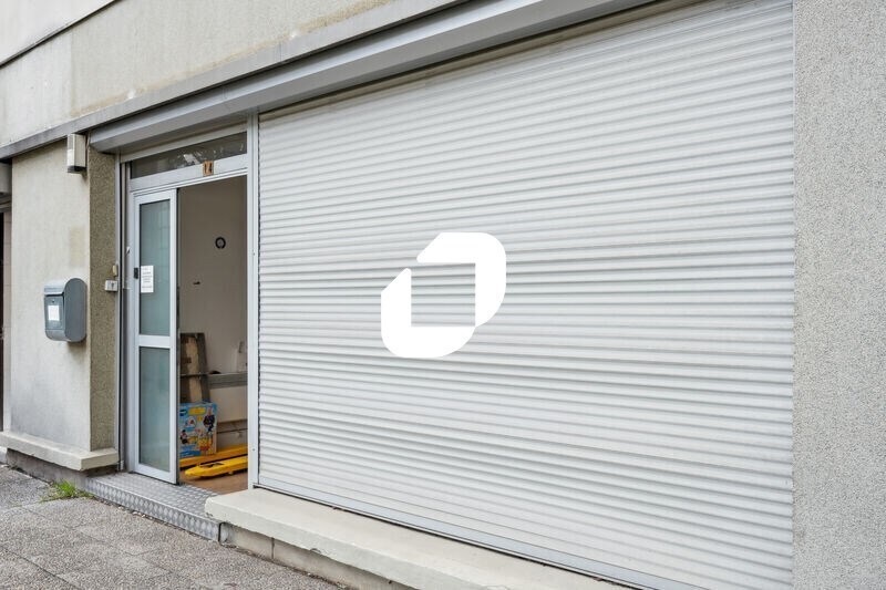 Multifamily in Courbevoie for sale Building Photo- Image 1 of 12