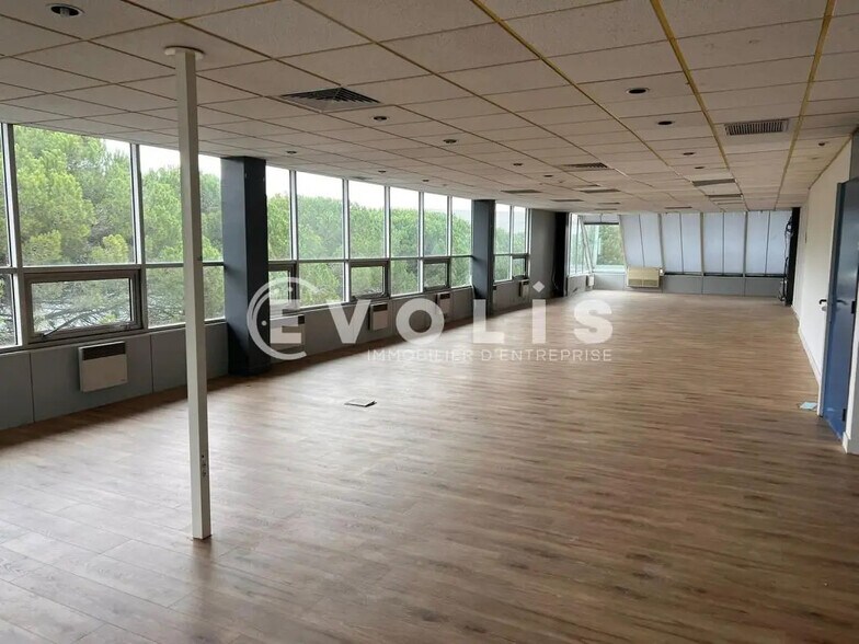 Office in Mérignac for lease - Building Photo - Image 2 of 4