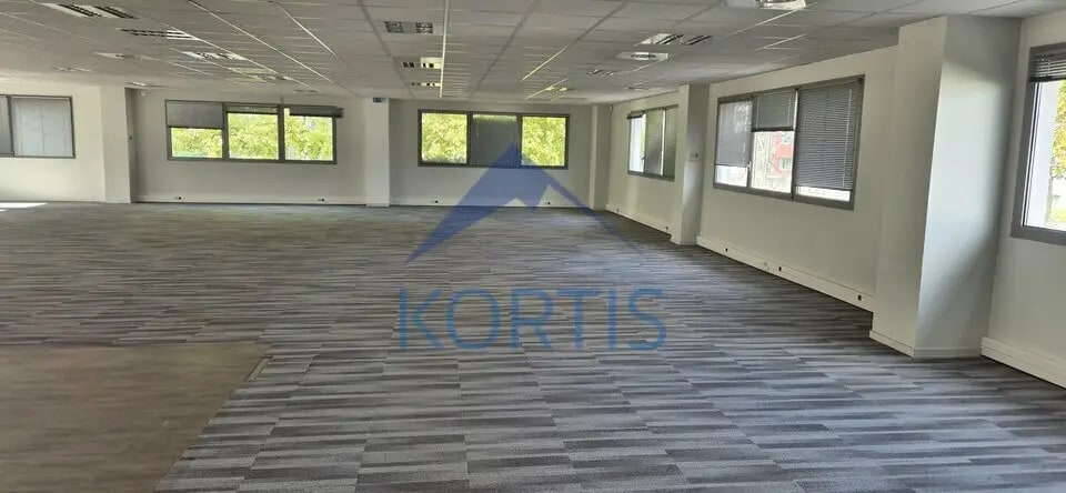 Flex in Saint-Priest for lease - Interior Photo - Image 3 of 9