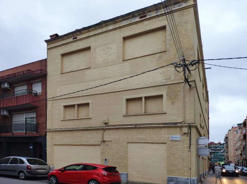 Immeuble residentiel dans El Prat de Llobregat, Barcelona à vendre - Photo du bâtiment - Image 2 de 2