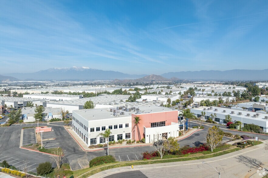 1501 Research Park Dr, Riverside, CA à louer - Photo du bâtiment - Image 3 de 5
