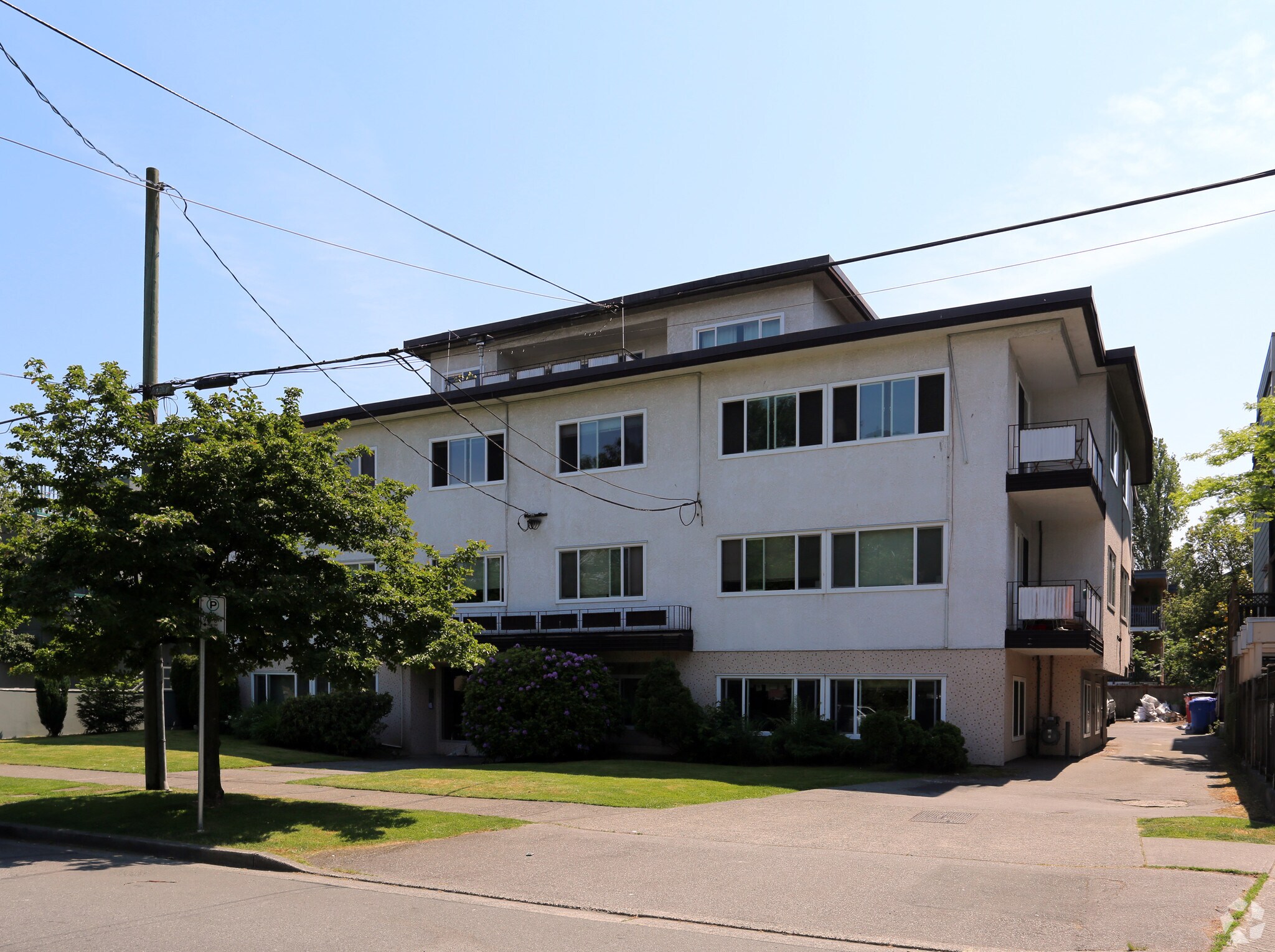 Alpine Fir Portfolio portefeuille de 4 propriétés à vendre sur LoopNet.ca Photo du bâtiment- Image 1 de 9