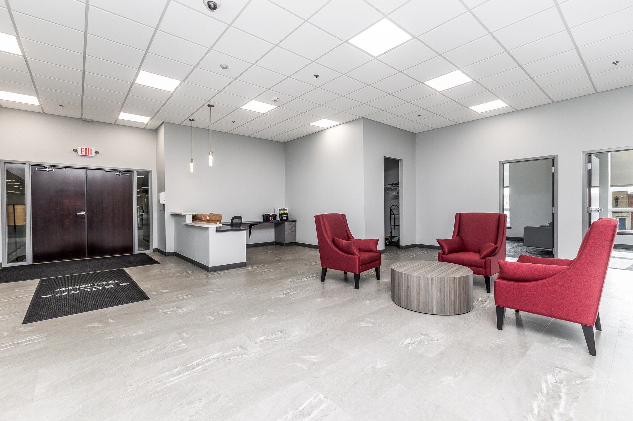 120 Twin Steeples Cir NE, Dyersville, IA for lease Interior Photo- Image 1 of 31
