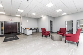 120 Twin Steeples Cir NE, Dyersville, IA for lease Interior Photo- Image 1 of 31