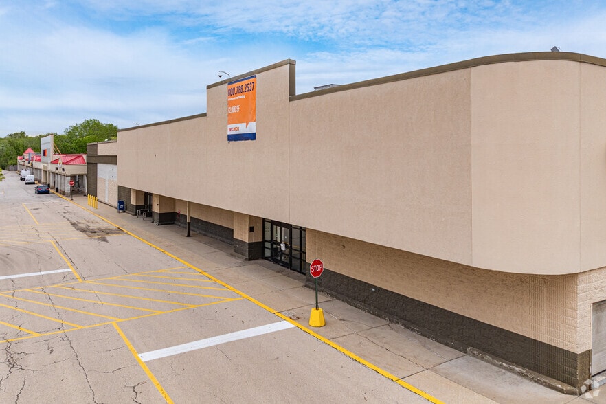 481-533 E Roosevelt Rd, Lombard, IL for sale - Building Photo - Image 2 of 5