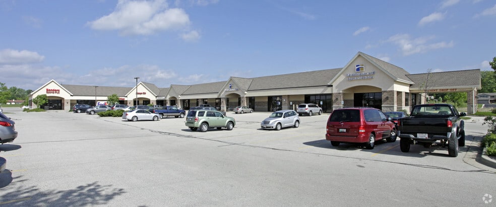 1102-1190 E Paradise Dr, West Bend, WI for lease - Building Photo - Image 1 of 6