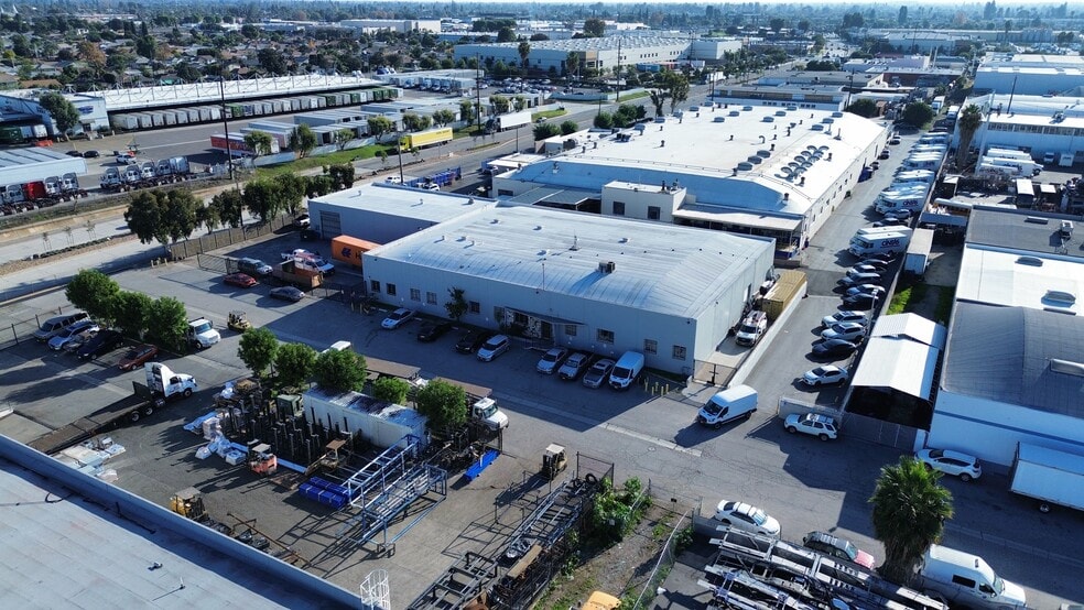 7711 S Paramount Blvd, Pico Rivera, CA à vendre - Photo du bâtiment - Image 3 de 5