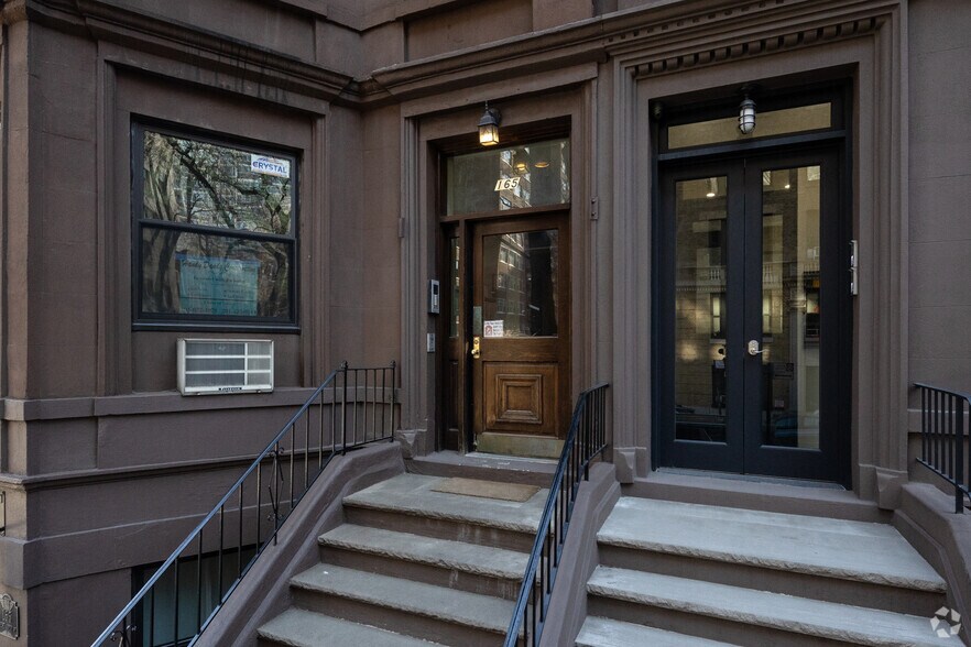 165 W 95th St, New York, NY à louer - Photo du bâtiment - Image 2 de 8