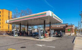 7-Eleven - Convenience Store