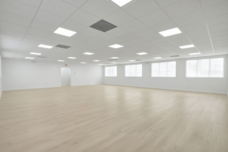 235 NE 67th St, Miami, FL à vendre - Photo intérieure - Image 3 de 20