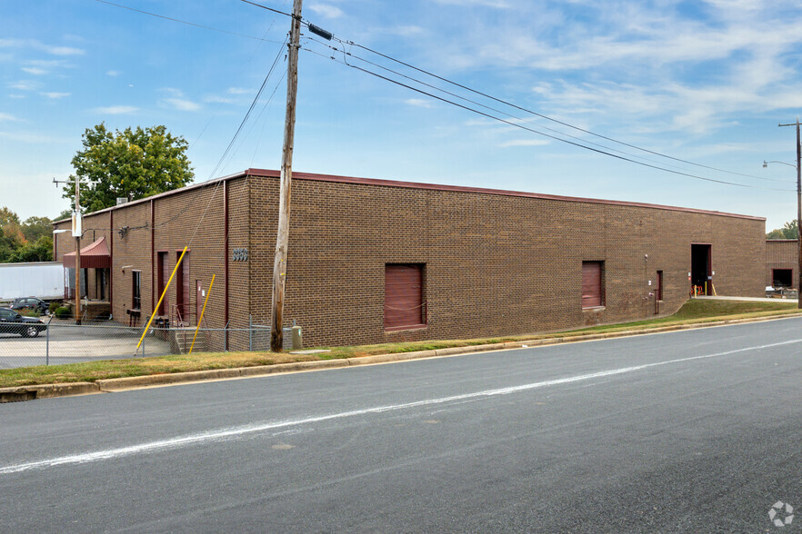 3353 Reno Ave, Charlotte, NC à louer - Photo principale - Image 1 de 3