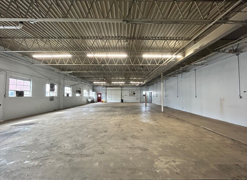 1385 Akron St, Copiague, NY à vendre - Photo intérieure - Image 3 de 7