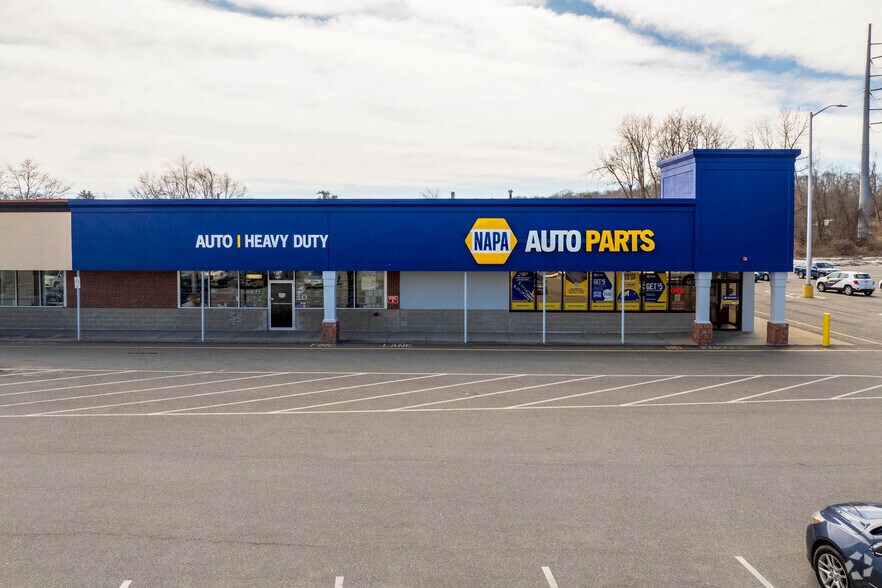 51-79 Springfield St, Agawam, MA à louer - Photo du bâtiment - Image 3 de 4