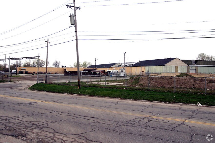 4500 N Detroit Ave, Toledo, OH à louer - Photo du bâtiment - Image 2 de 22