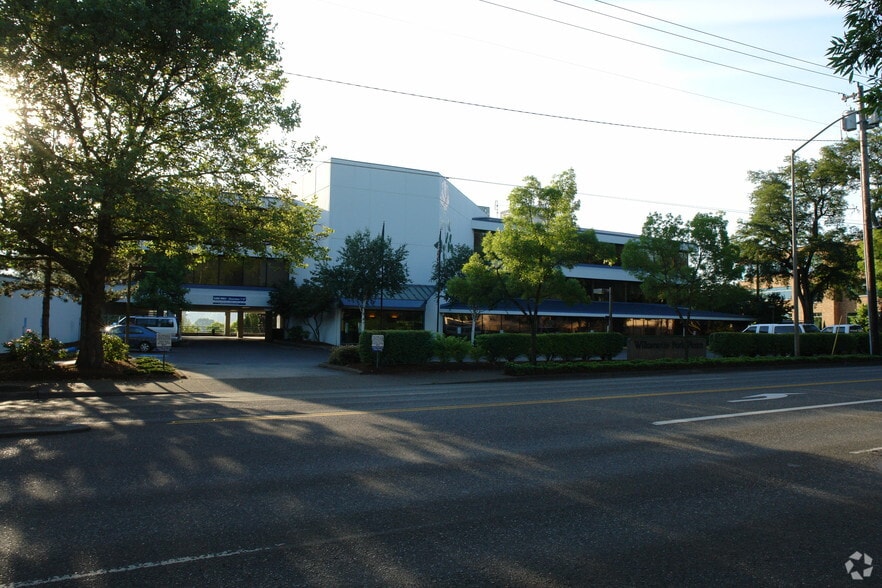 6420 S Macadam Ave, Portland, OR for lease - Building Photo - Image 3 of 10