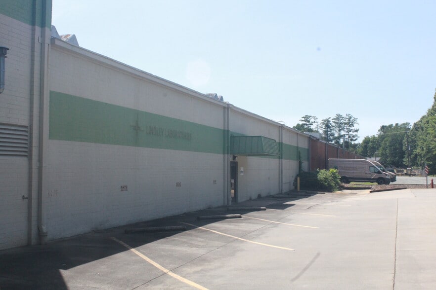 106 E Railroad Ave, Gibsonville, NC for lease - Building Photo - Image 3 of 10