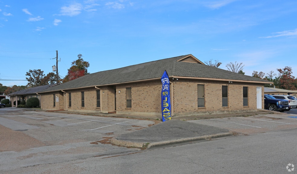 103 Commercial Cir, Conroe, TX for lease - Primary Photo - Image 1 of 8