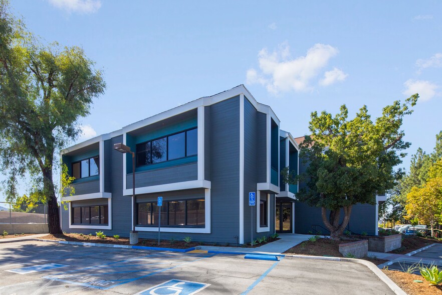 1161 Parkview Dr, Covina, CA for lease - Building Photo - Image 2 of 7