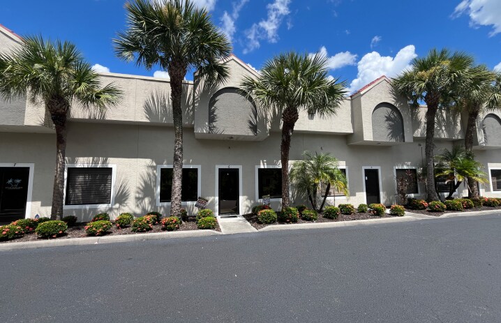 13750 Treeline Ave S, Fort Myers, FL à louer - Photo du bâtiment - Image 2 de 3